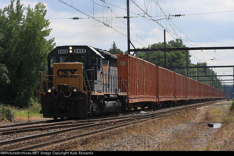 CSX SD40-2 #8409 on Q706